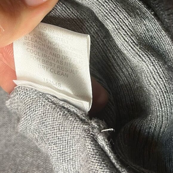 Romero & Juliet Couture Gray Sweater. Size X-Small. - Picture 3 of 8